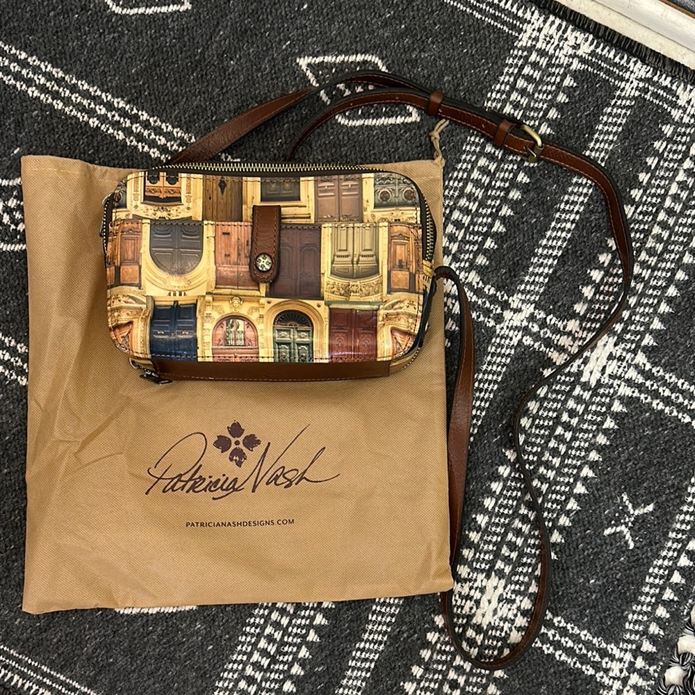 Patricia Nash Small Crossbody Handbag Doorways to Italy Print